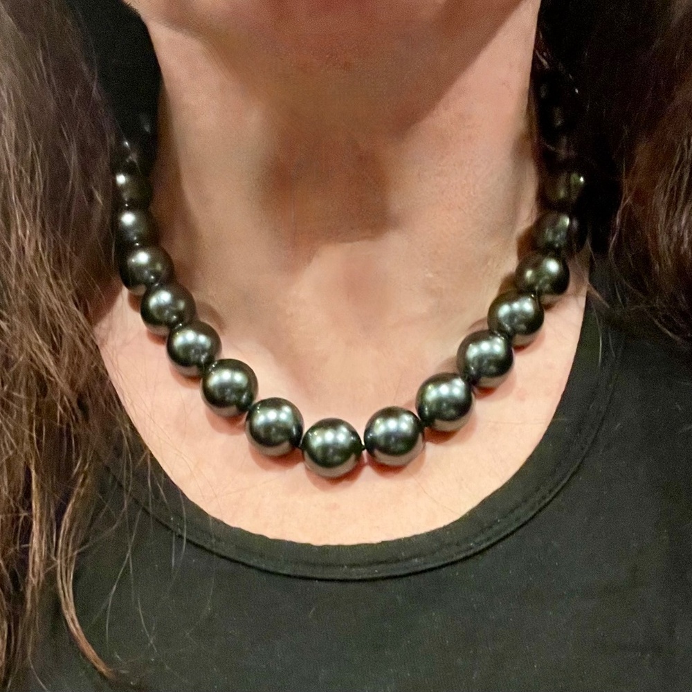 Faux Black Pearl, Shell Pearl necklace
